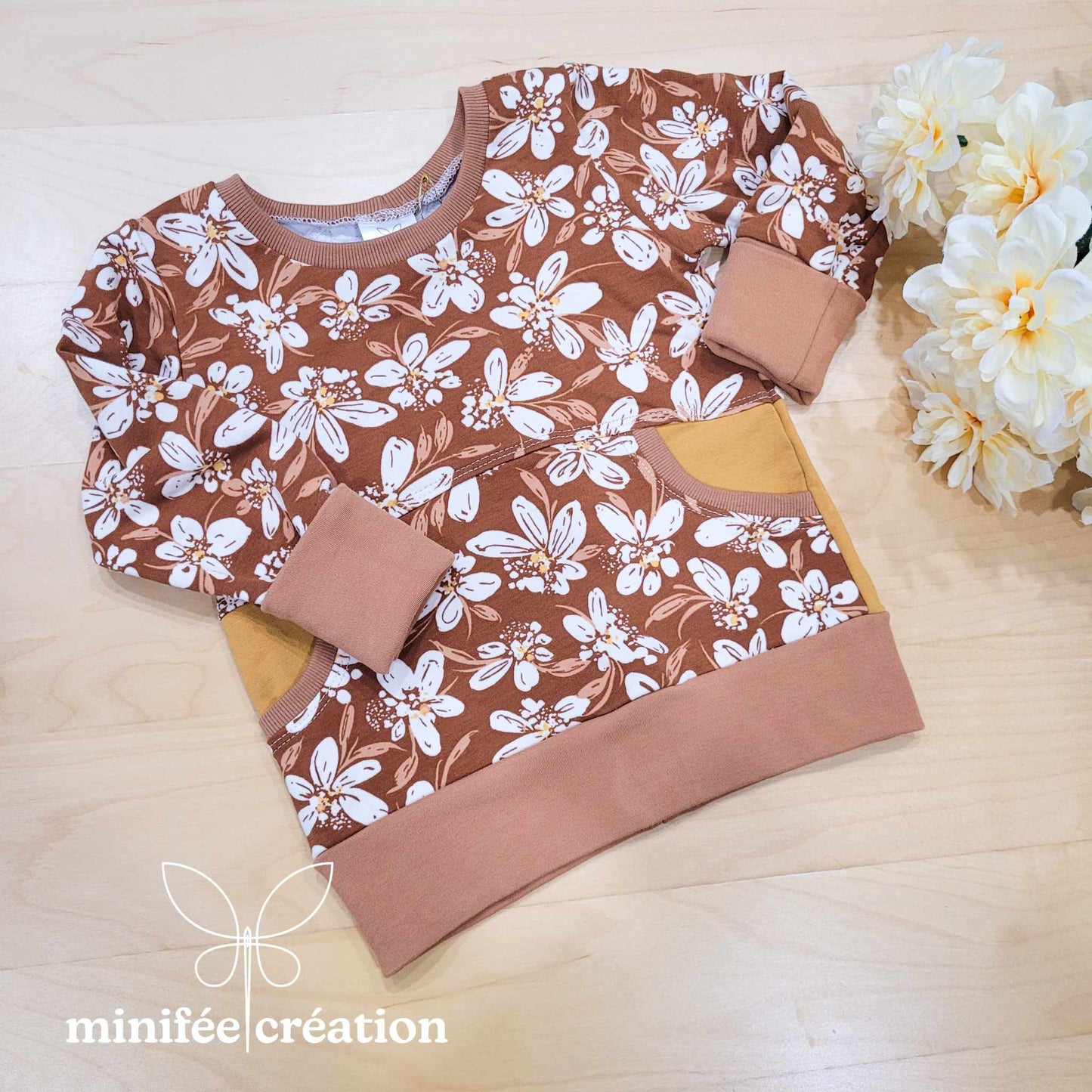 Hoodie évolutif | 3-12 mois, 1-3 ans, 3-6 ans | Fleurs blanches