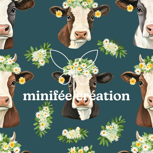 Vaches sur fond vert forêt