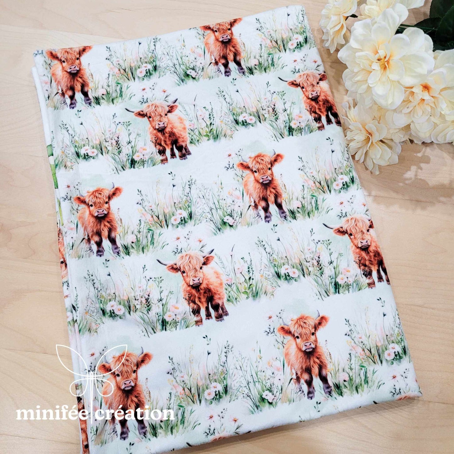 Doudou minky | Vaches Highland sur fond vert tendre